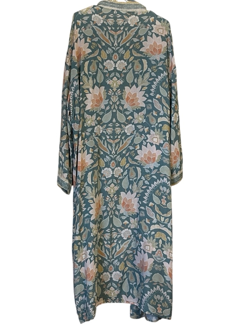 Robe/coverup - Picture 2 of 5